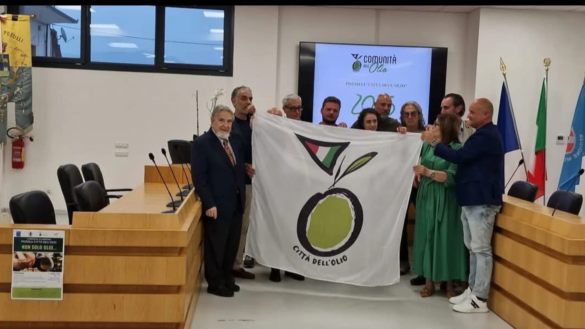 Pozzilli: cerimonia ufficiale di consegna della bandiera dell’associazione Città dell’Olio. Evento molto partecipato dalla cittadinanza.